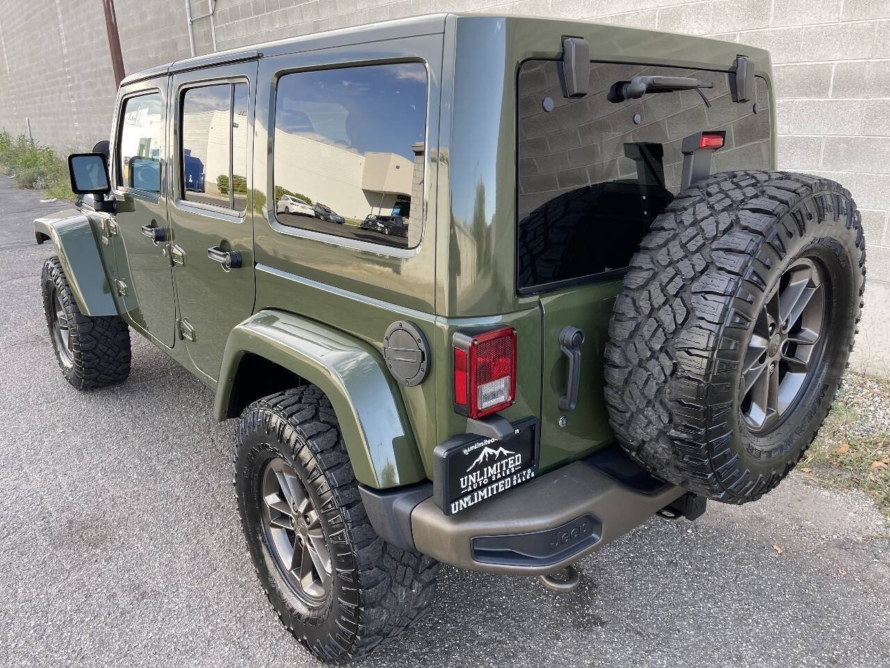 Used 2016 Jeep Wrangler Unlimited Sahara AWD/4WD image 8