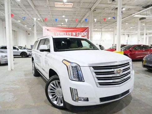 Used 2020 Cadillac Escalade ESV Platinum AWD/4WD image 2