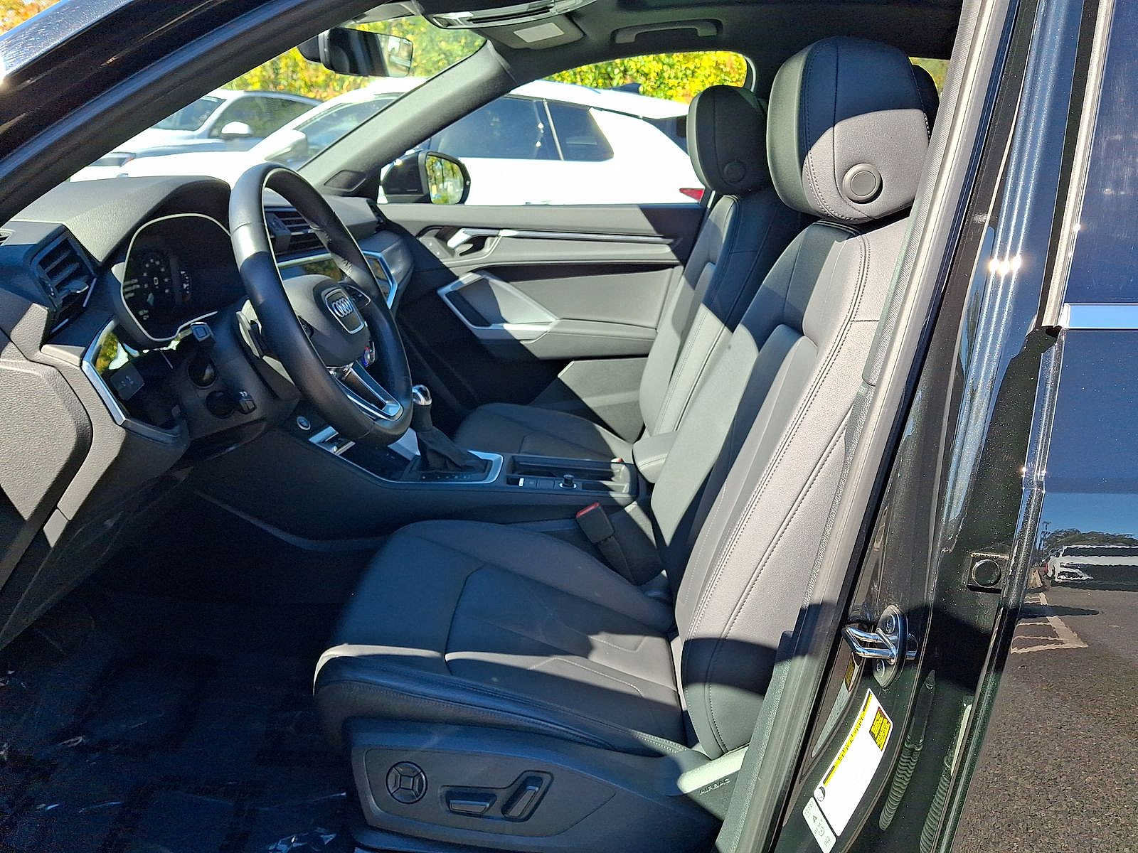 Used 2024 Audi Q3 2.0T Premium w/ Convenience Package AWD/4WD image 17
