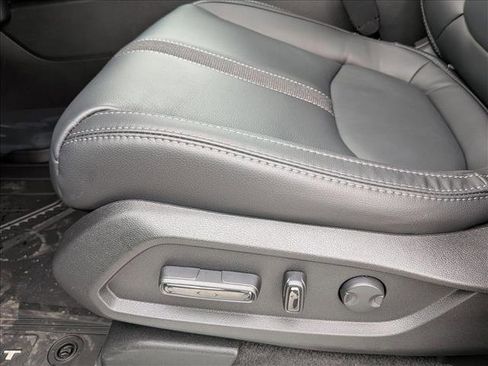 New 2025 Honda Pilot Touring image 4