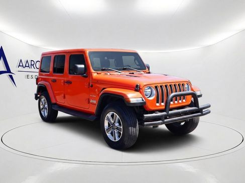 Used 2019 Jeep Wrangler Unlimited Sahara w/ Uconnect 4C Nav & Sound Group AWD/4WD image 3