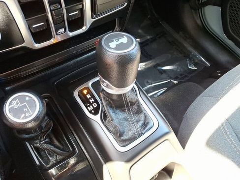 Used 2024 Jeep Wrangler Unlimited Sport AWD/4WD image 14