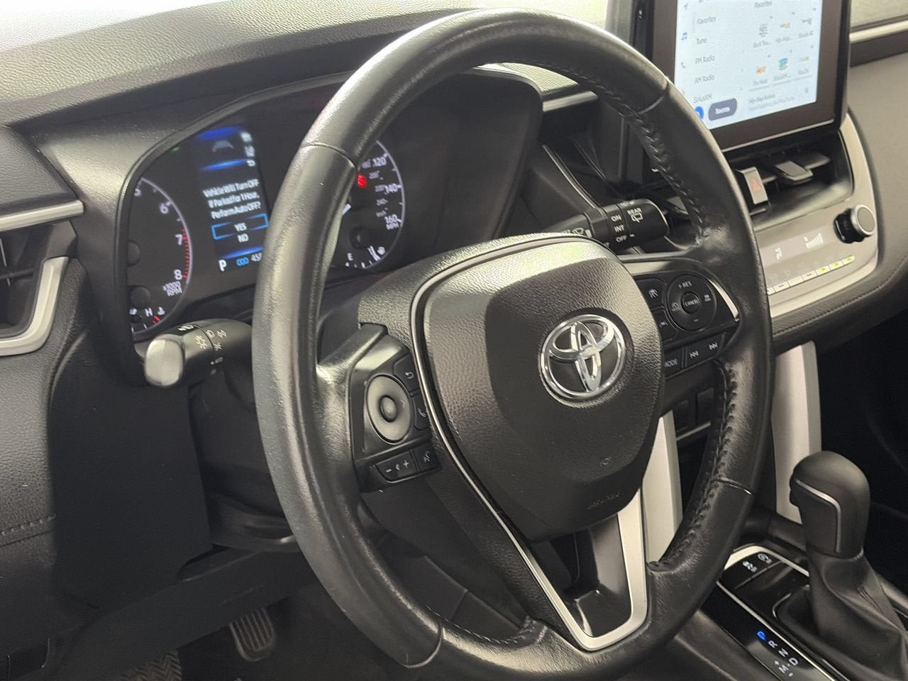 Used 2025 Toyota Corolla Cross LE FWD image 13