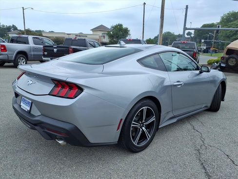 Used 2025 Ford Mustang Coupe RWD image 4