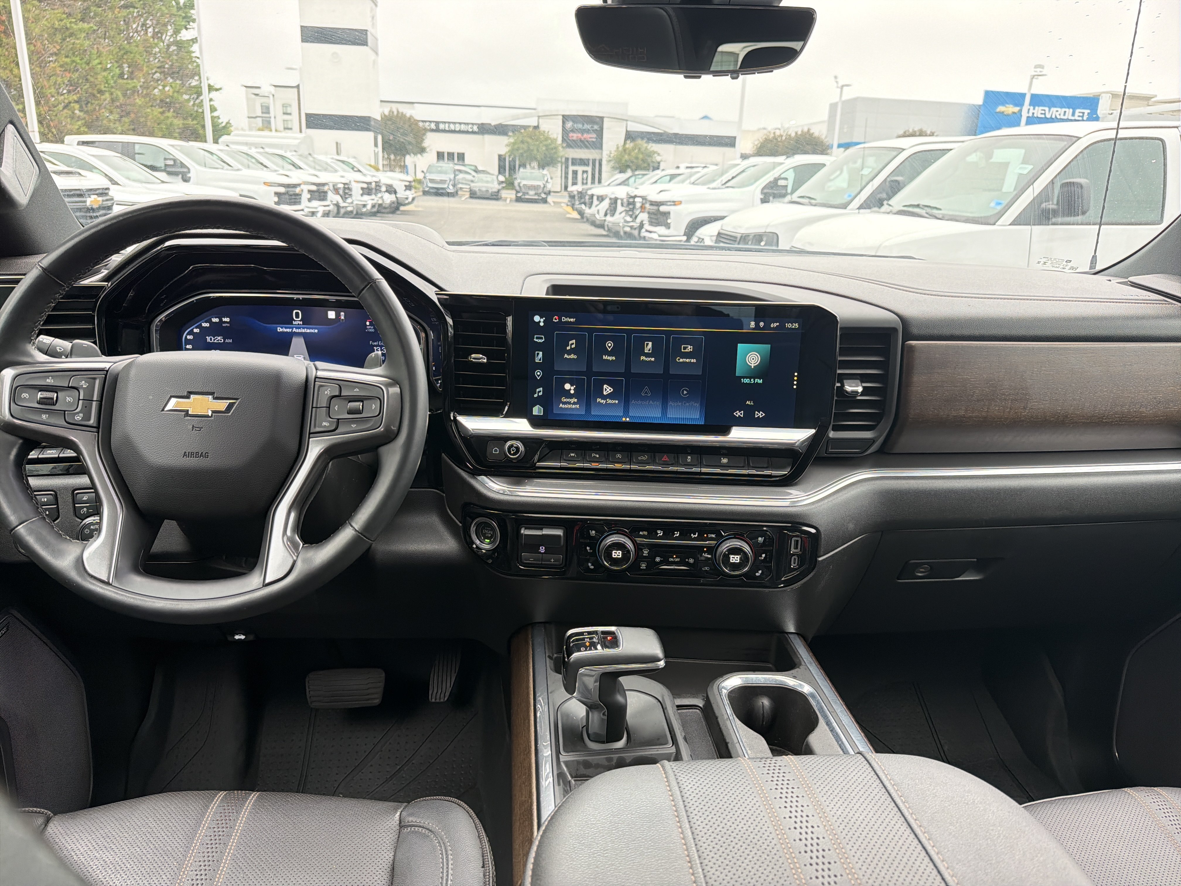 Used 2023 Chevrolet Silverado 1500 High Country w/ Technology Package AWD/4WD image 30