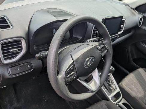 Certified 2024 Hyundai Venue SE FWD image 11
