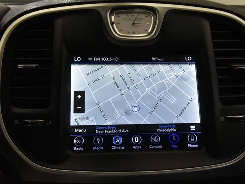Used 2018 Chrysler 300 Touring L AWD/4WD image 26