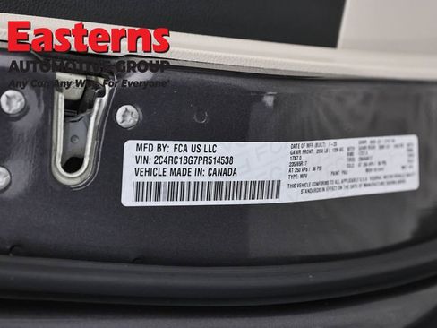 Used 2023 Chrysler Pacifica Touring-L FWD image 36