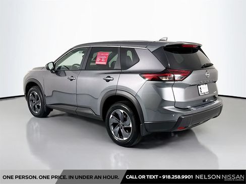 Certified 2025 Nissan Rogue SV FWD image 7