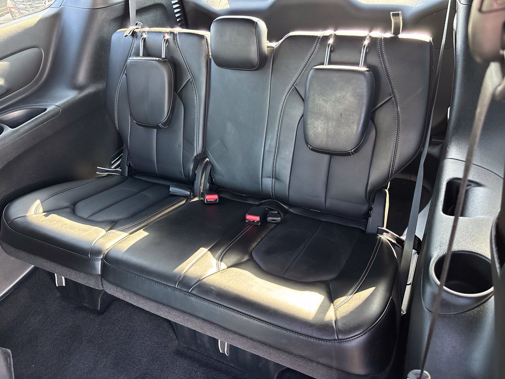 Used 2025 Chrysler Voyager LX FWD image 19