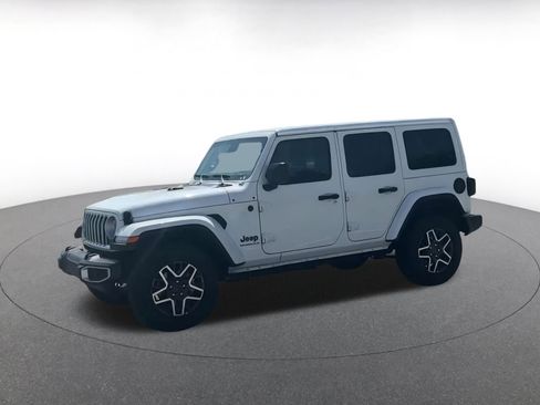 Used 2025 Jeep Wrangler Sahara image 8