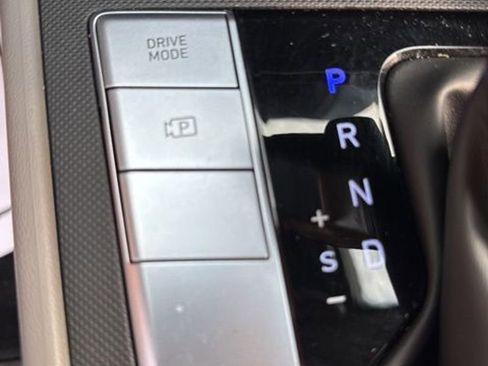 Used 2024 Hyundai Elantra SEL image 17