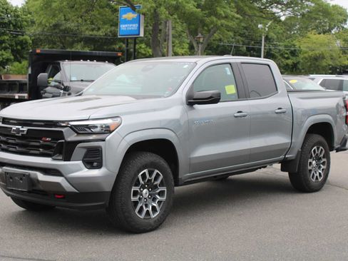 Used 2023 Chevrolet Colorado Z71 w/ Z71 Convenience Package 2 AWD/4WD image 2