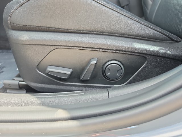 Used 2022 Hyundai Elantra Limited FWD image 15