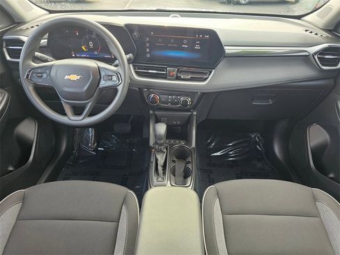 Used 2025 Chevrolet TrailBlazer LT image 16