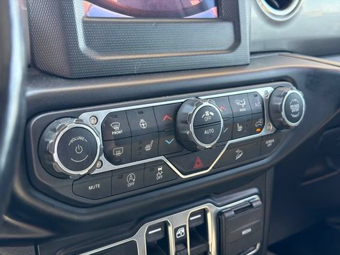 Used 2020 Jeep Wrangler Unlimited Sahara w/ Cold Weather Group AWD/4WD image 21