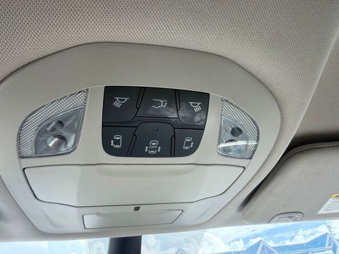 Used 2024 Chrysler Pacifica Touring-L FWD image 25