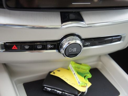 New 2026 Volvo XC60 B5 Ultra w/ Protection Package Premier image 15