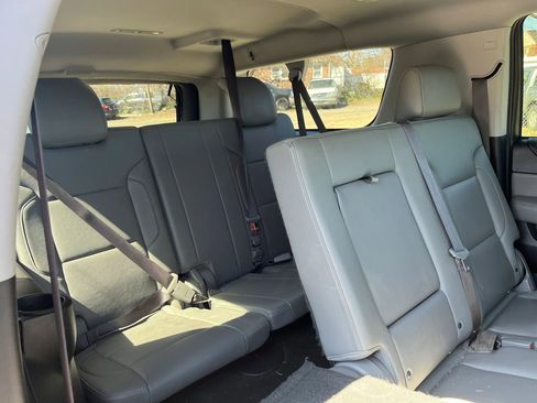 Used 2017 Chevrolet Suburban LT image 19