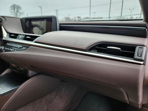 Used 2020 Lexus ES 350 w/ Premium Package image 17