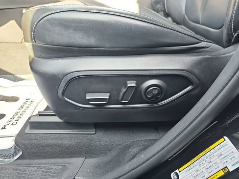 Used 2022 Jeep Grand Cherokee L Limited RWD image 28