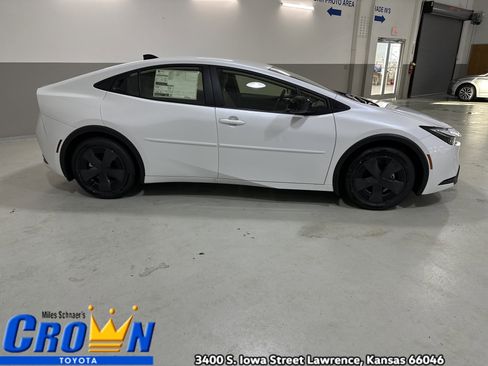 New 2026 Toyota Prius LE image 10