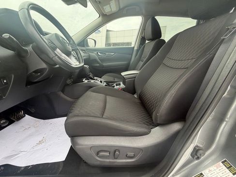 Used 2020 Nissan Rogue SV image 16