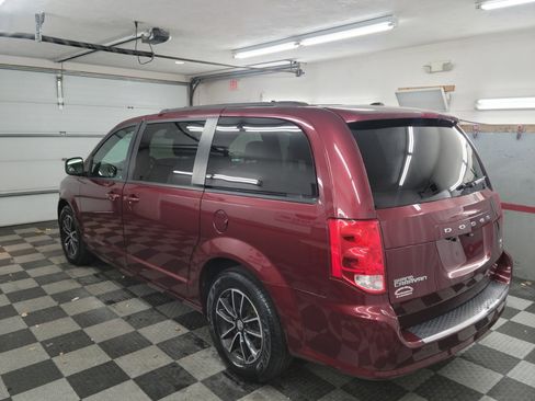 Used 2018 Dodge Grand Caravan GT image 2