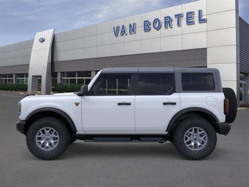 New 2025 Ford Bronco Badlands image 3