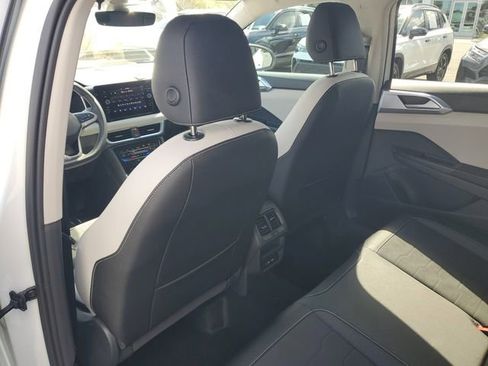 New 2026 Volkswagen Taos SE FWD image 9