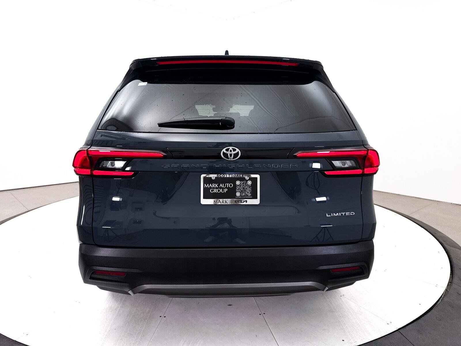 Used 2025 Toyota Grand Highlander FWD image 17