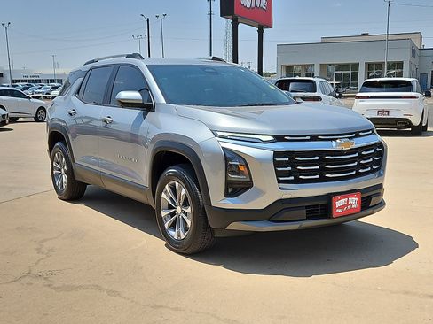 Used 2025 Chevrolet Equinox LT w/ Convenience Package II FWD image 4