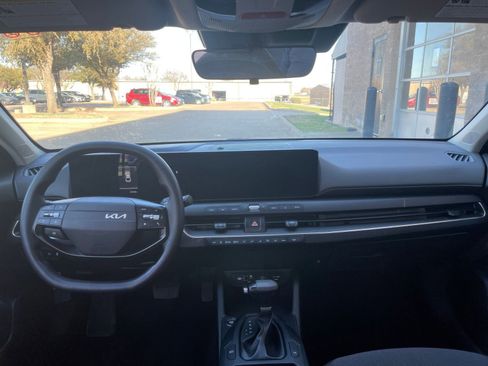 Used 2025 Kia K4 LXS image 36