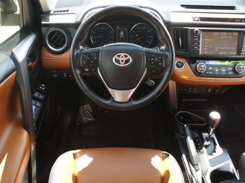 Used 2018 Toyota RAV4 Limited image 5