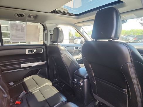 Certified 2022 Ford Explorer XLT w/ Equipment Group 202A AWD/4WD image 29