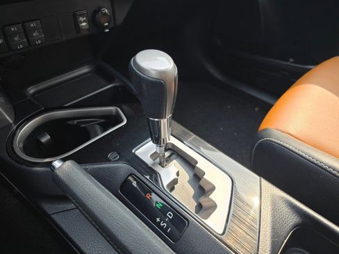 Used 2016 Toyota RAV4 Limited image 34