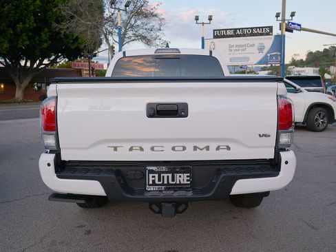 Used 2020 Toyota Tacoma TRD Sport image 5