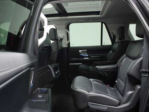 Used 2025 Ford Expedition Max Platinum AWD/4WD image 13