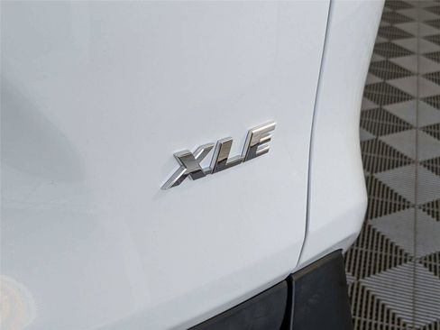 Used 2021 Toyota RAV4 XLE w/ Convenience Package image 8