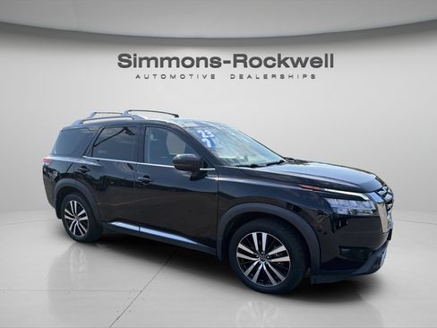 Used 2023 Nissan Pathfinder Platinum AWD/4WD image 6