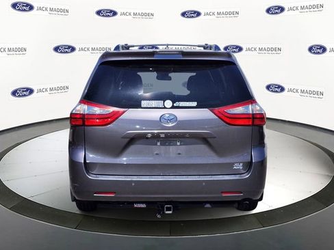 Used 2018 Toyota Sienna XLE Premium w/ Carpet Mat Package image 4
