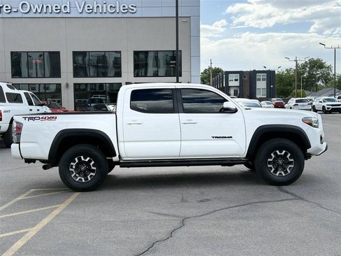 Used 2021 Toyota Tacoma TRD Off-Road w/ TRD Premium Off Road Package AWD/4WD image 8