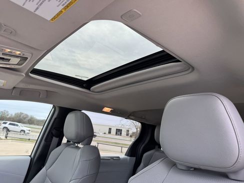 Used 2025 Toyota Sienna XLE image 26