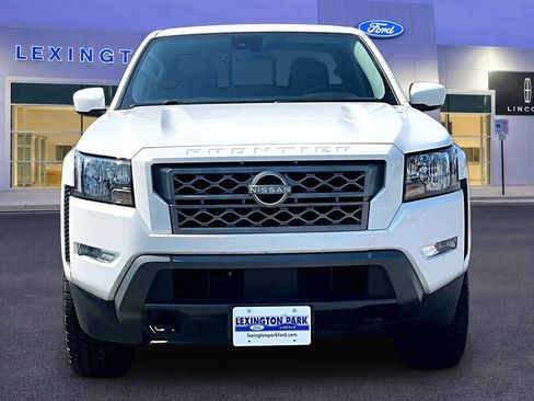 Used 2024 Nissan Frontier SV w/ SV Convenience Package AWD/4WD image 2