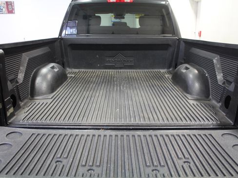 Used 2017 RAM 1500 Express image 25