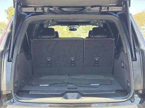 Certified 2025 Cadillac Escalade ESV Premium Luxury image 29