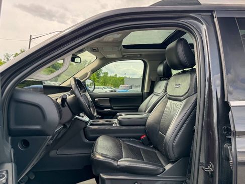 Used 2025 Ford Expedition Max Platinum AWD/4WD image 27