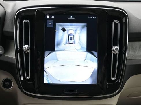 Used 2024 Volvo XC40 B5 Plus w/ Protection Package Premier AWD/4WD image 22