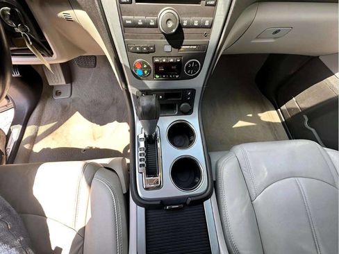 Used 2008 GMC Acadia SLT w/ Convenience Package image 16