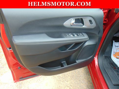Certified 2025 Chrysler Pacifica Limited FWD image 19